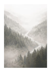 Des montagnes magiques enveloppées de brume créent une harmonie paisible.-1