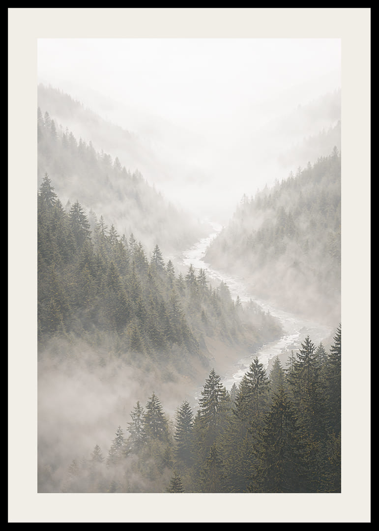 Des montagnes magiques enveloppées de brume créent une harmonie paisible.-12