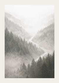 Des montagnes magiques enveloppées de brume créent une harmonie paisible.-3