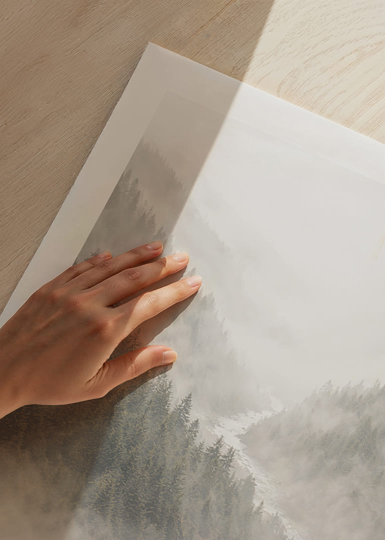 Des montagnes magiques enveloppées de brume créent une harmonie paisible.-12