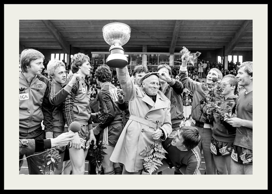 Stig Svensson Med Pokalen 1978 Östers IF No2-12