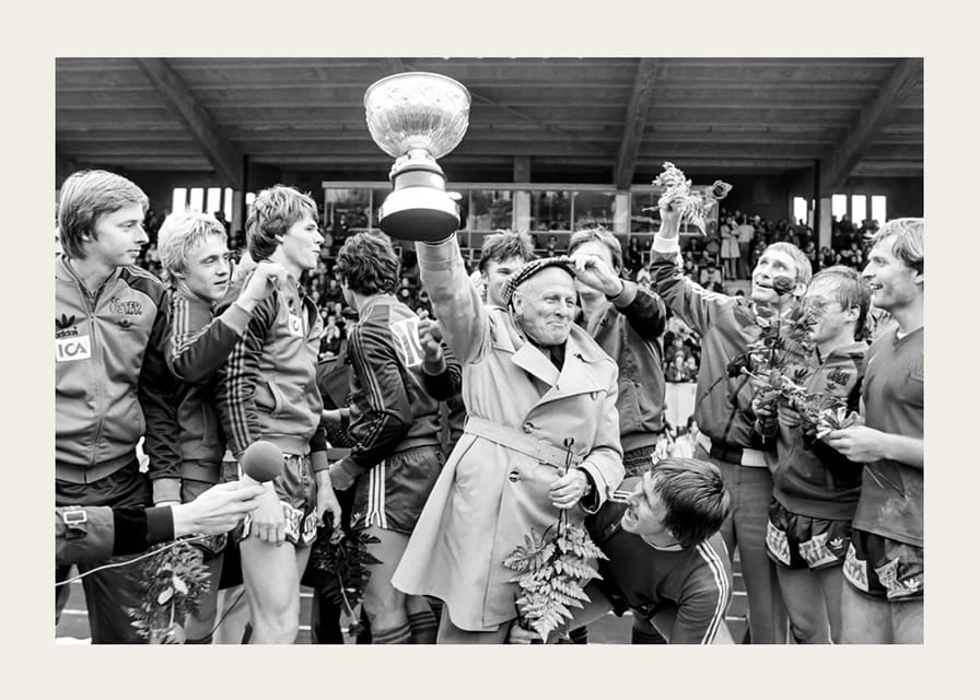 Stig Svensson Med Pokalen 1978 Östers IF No2-12