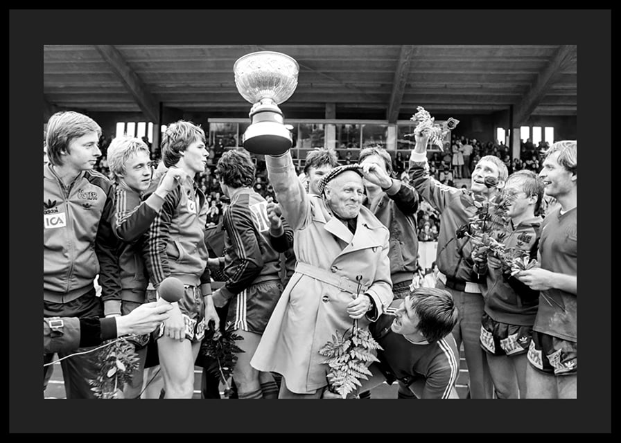 Stig Svensson Med Pokalen 1978 Östers IF No2-12
