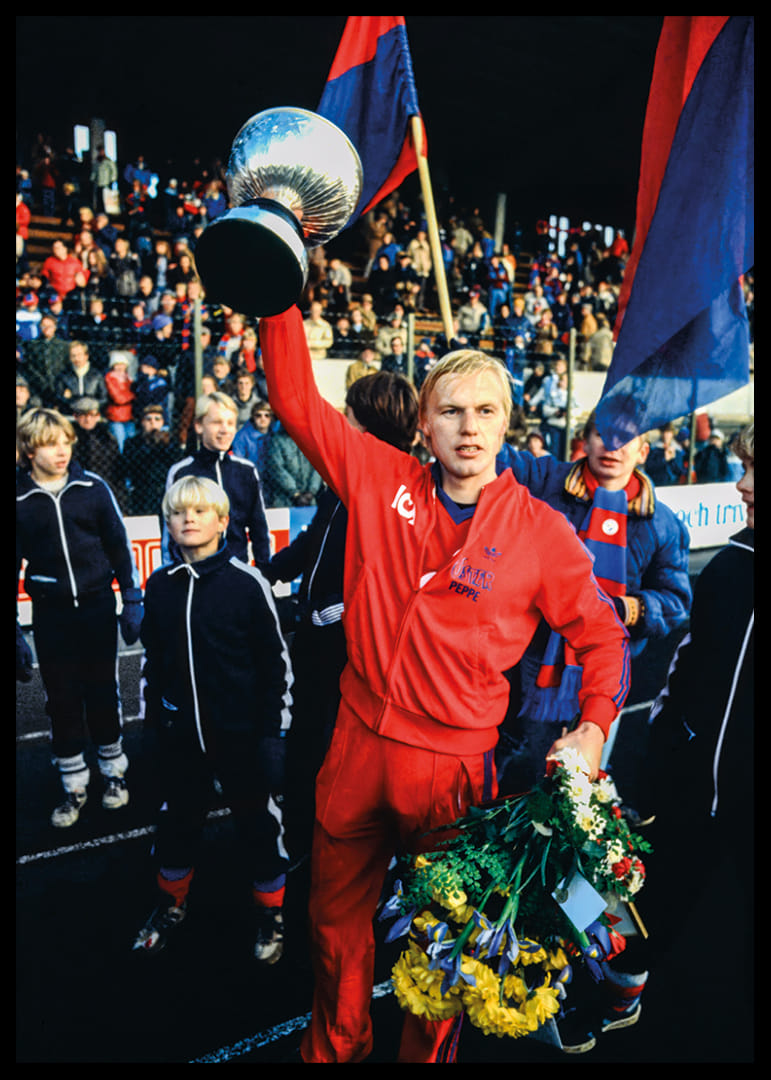 Håkan Arvidsson Med Pokalen 1980 Östers IF -12
