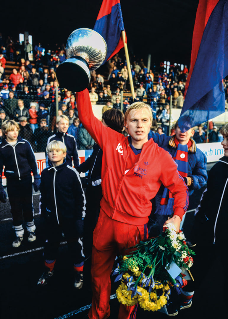 Håkan Arvidsson Med Pokalen 1980 Östers IF -12
