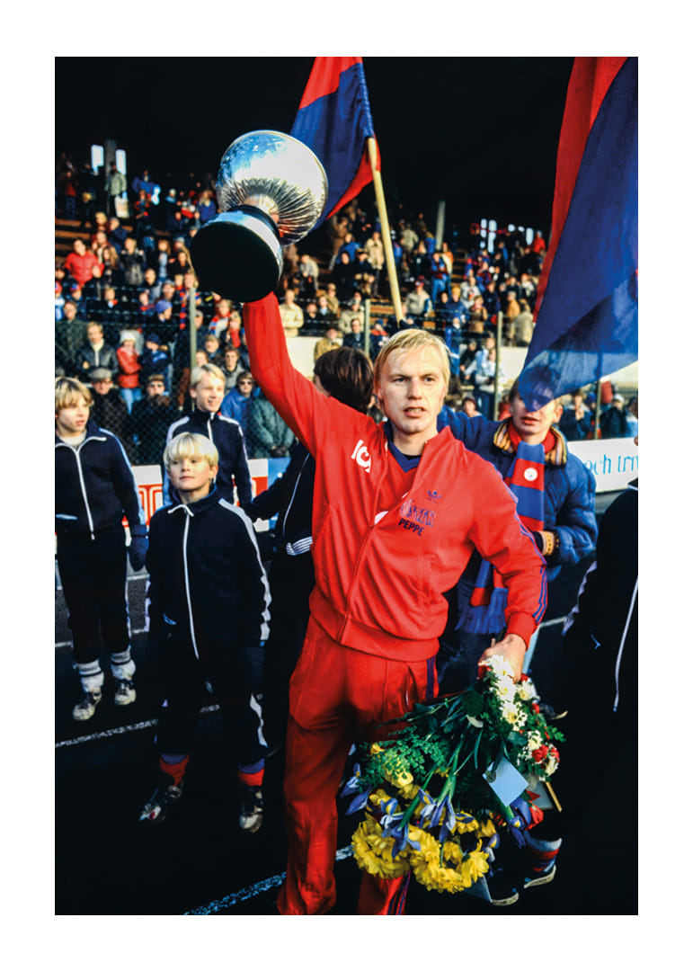 Håkan Arvidsson Med Pokalen 1980 Östers IF -12