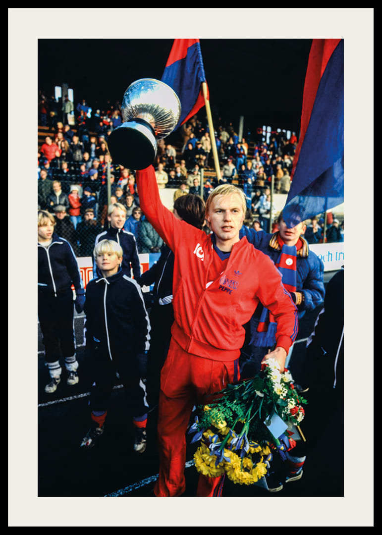 Håkan Arvidsson Med Pokalen 1980 Östers IF -12