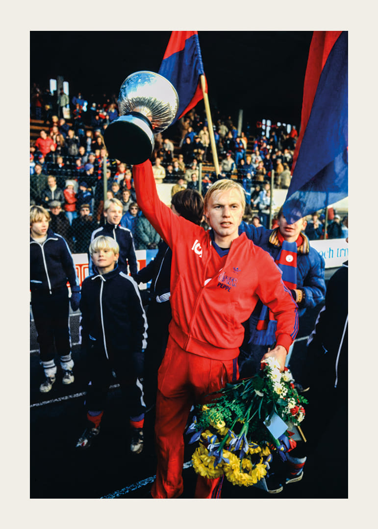 Håkan Arvidsson Med Pokalen 1980 Östers IF -12