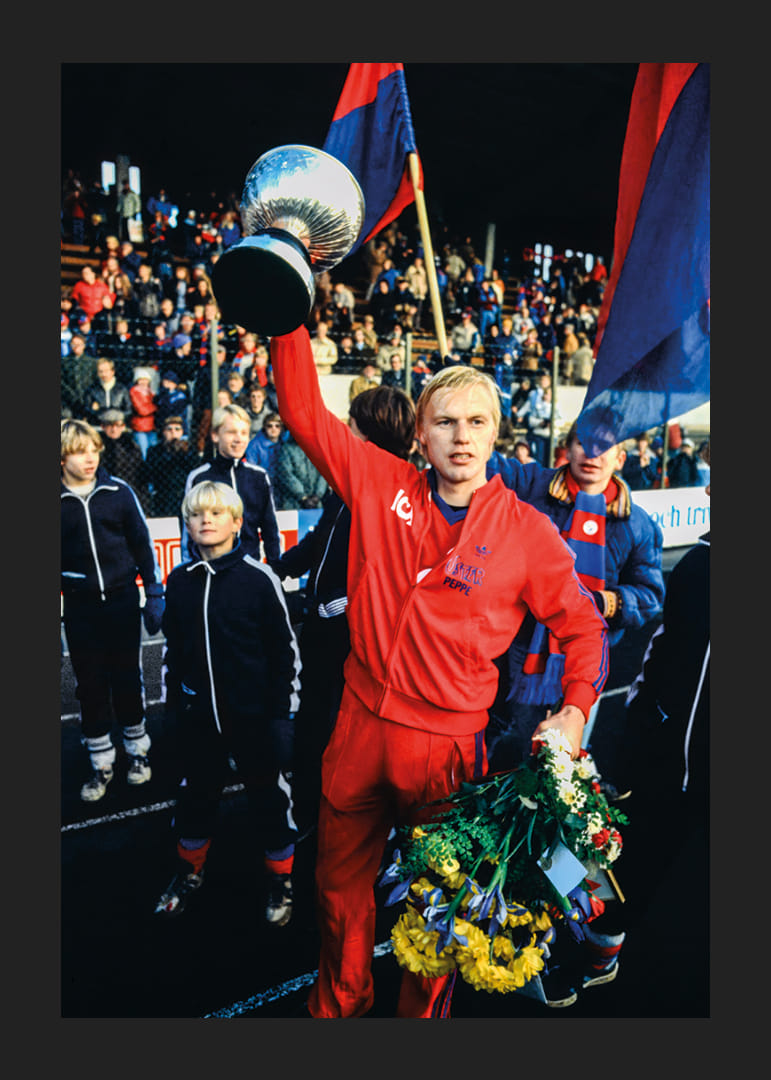 Håkan Arvidsson Med Pokalen 1980 Östers IF -12