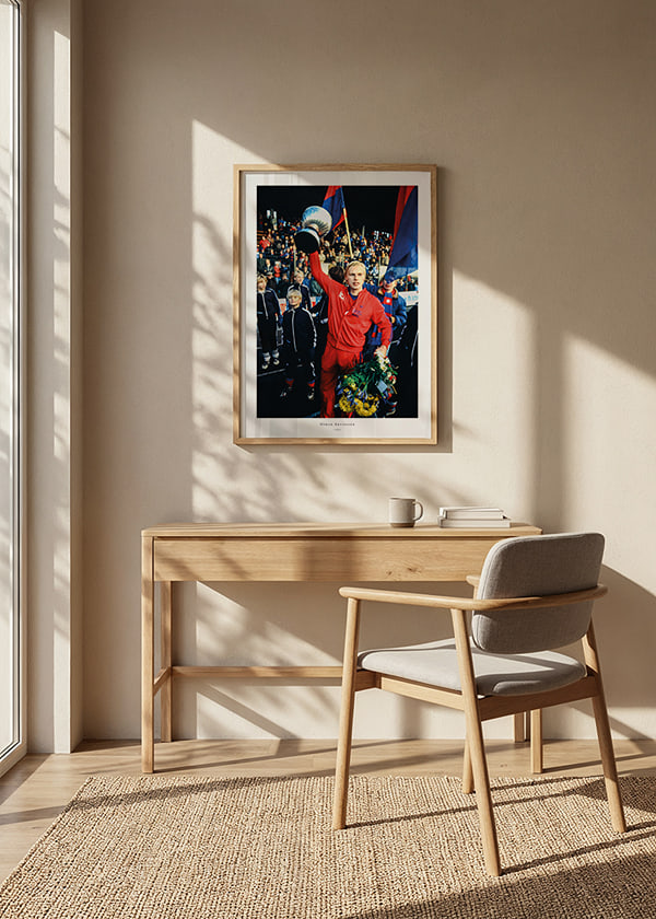 Poster Håkan Arvidsson Med Pokalen 1980 Östers IF  crossfade