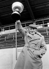  Stig Svensson Lyfter Pokalen 1980 Östers IF -9