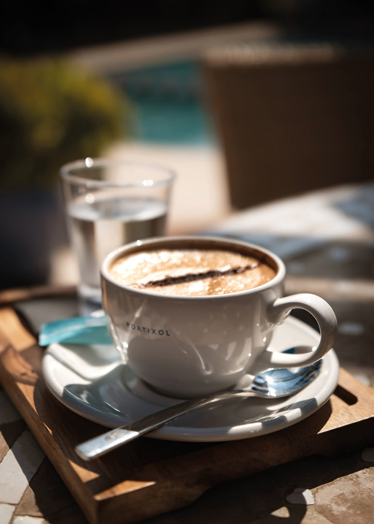 Sunny coffee time with peace, warmth and everyday luxury now-12