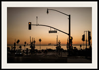 City pulse meets the calm of the sea-2