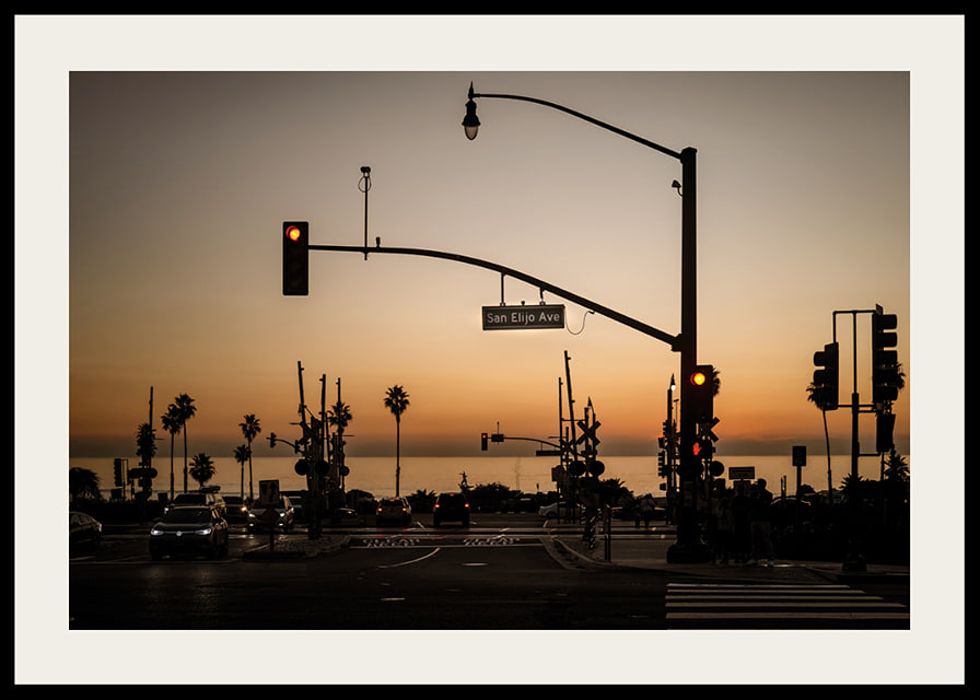 City pulse meets the calm of the sea-12