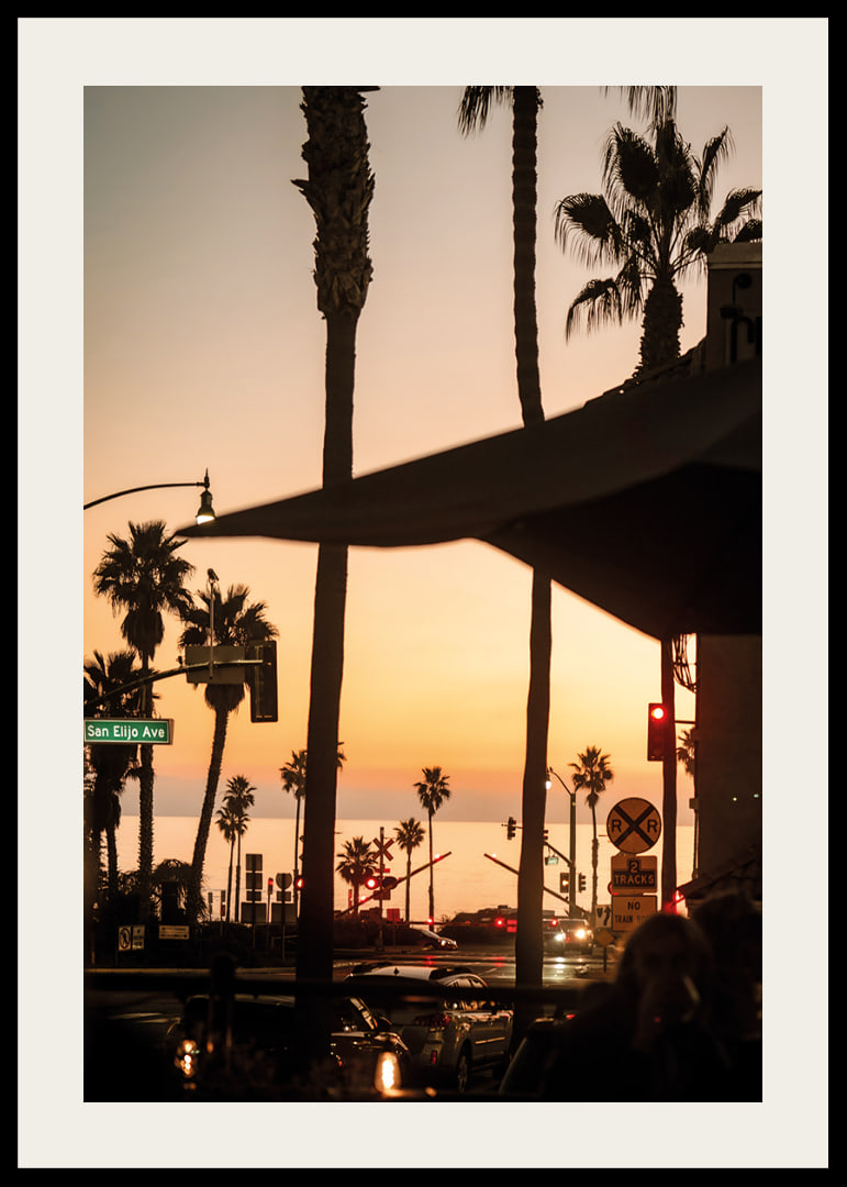 Evening vibe in an iconic coastal setting-12