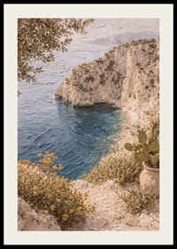 Harmonisk kyst med klipper og klart blått hav.-2