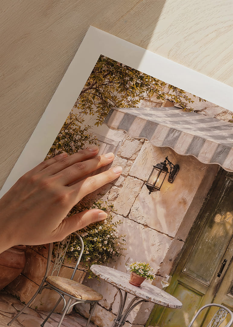 Napos kövek egy francia kávézó erkélyén.-12