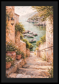 Egy bájos tengerparti ösvény vezet egy csendes kikötőbe, ahol hajók várják a látogatókat.-4