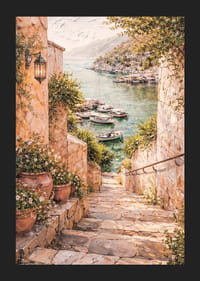 Egy bájos tengerparti ösvény vezet egy csendes kikötőbe, ahol hajók várják a látogatókat.-5