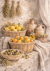 Natură statică atemporală cu fructe și ierburi într-un decor rustic.-7