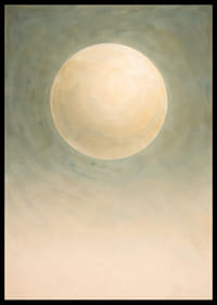 Blødt måneskin svæver i et tåget blåt landskab.-6