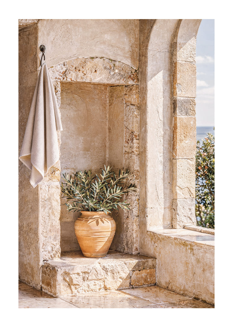 Een gezellig hoekje met een olijfpot in de zon.-12