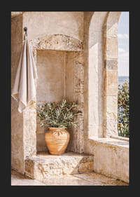 Een gezellig hoekje met een olijfpot in de zon.-5