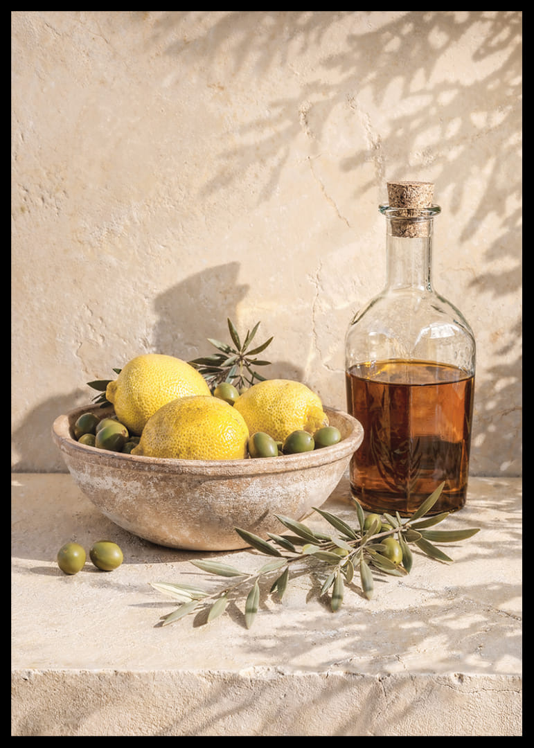 Zonovergoten citroenen met olijftakken in een rustieke, elegante setting.-12