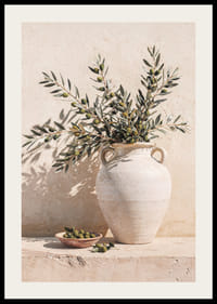 De mediterrane schoonheid van olijven in het zonnige licht.-2