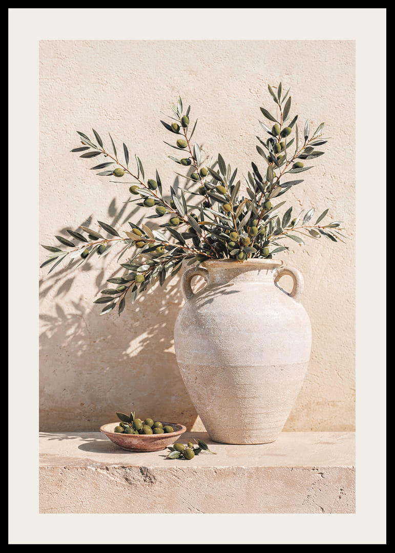 De mediterrane schoonheid van olijven in het zonnige licht.-12