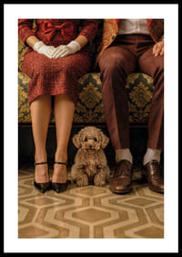 Une scène élégante avec un chien dans un décor vintage.-0