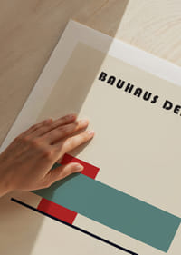 Minimalistinis plakatas su geometrinėmis figūromis ir Bauhaus stiliumi.-9