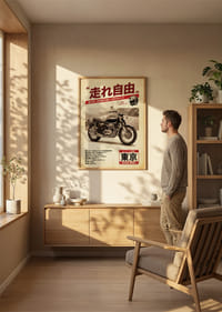 Un poster classico con protagonista una motocicletta senza tempo.-2