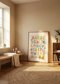 Lekfullt alfabet med färgglada illustrationer som gläder rummet.-8