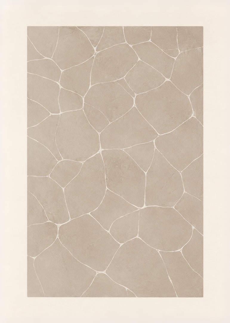 En elegant mosaik med jordnära toner och tidlös skönhet.-12