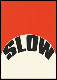 Grafisk typografiposter med ordet SLOW i svart mot varm röd och krämvit bakgrund.-6