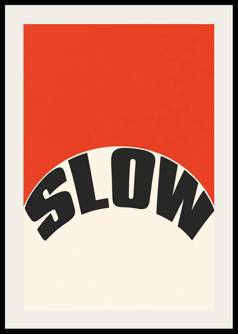 Grafisk typografiposter med ordet SLOW i svart mot varm röd och krämvit bakgrund.-12