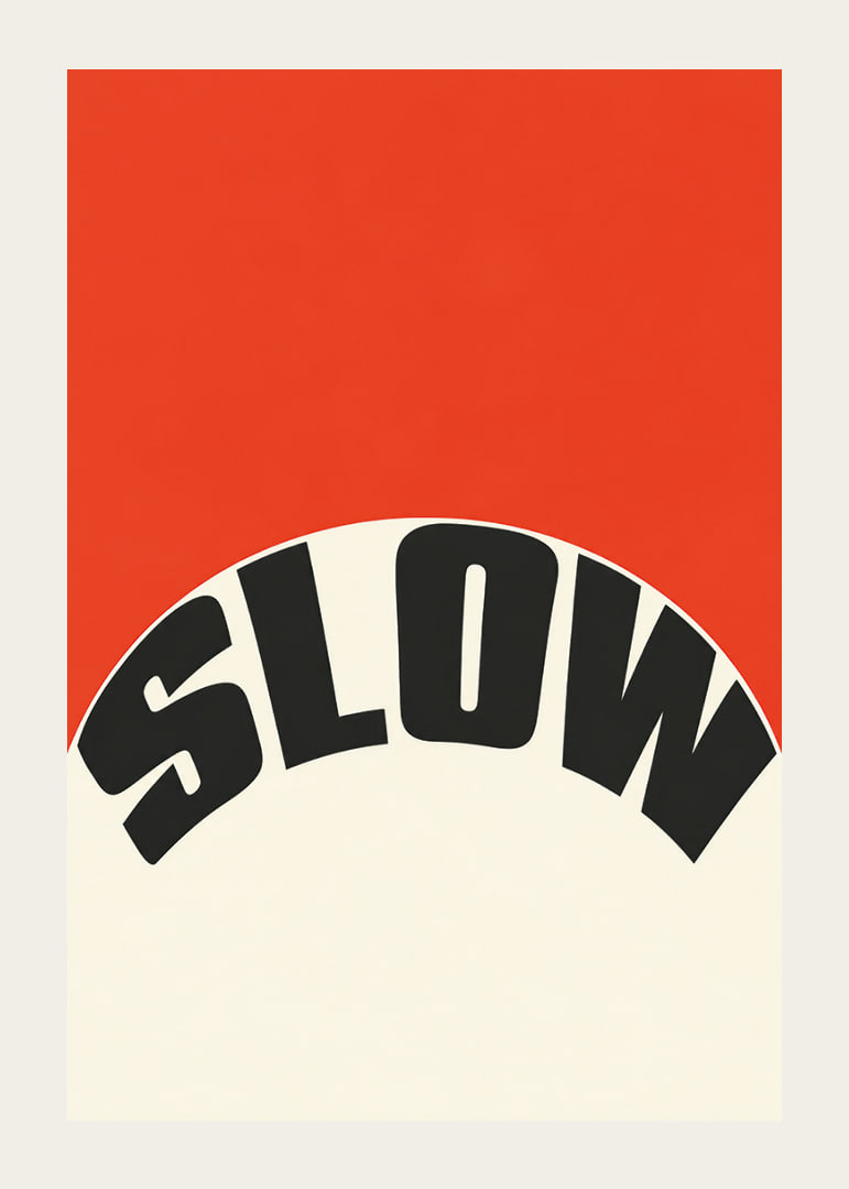 Grafisk typografiposter med ordet SLOW i svart mot varm röd och krämvit bakgrund.-12