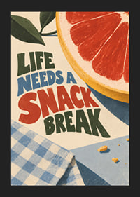 Plakat inspirowany stylem retro z grejpfrutem, pudełkiem piknikowym i zabawnym przekazem dotyczącym przekąsek.-5
