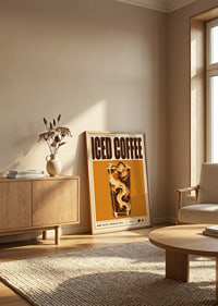 Plakat inspirowany stylem retro z mrożoną kawą w ciepłych odcieniach bursztynu.-2