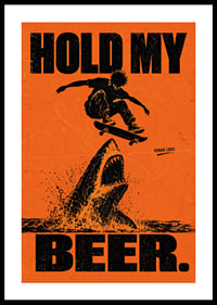Skateboardzista unosi się nad rekinem w prymitywnym, humorystycznym stylu retro.-0