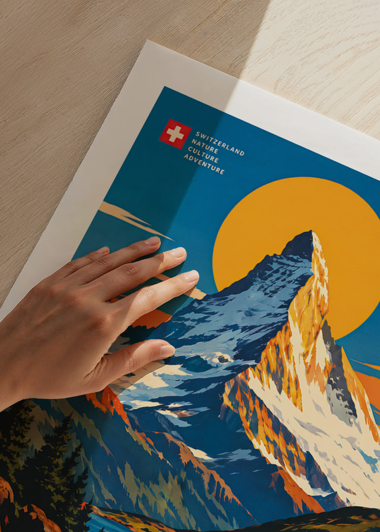 Tyylitelty Matterhorn-juliste lämpimin auringonlaskun sävyin klassisella alppitunnelmalla.-12