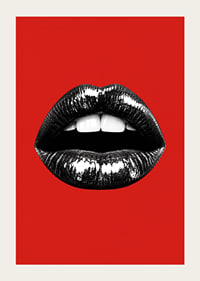Glossy black lips against a red base create a bold and glamorous feel.-3