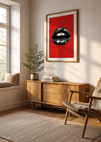 Glossy black lips against a red base create a bold and glamorous feel.-8
