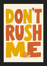 Speelse typografische poster met een slak en de boodschap om het rustig aan te doen.-5