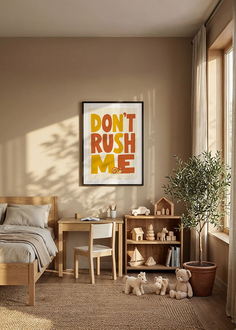 Speelse typografische poster met een slak en de boodschap om het rustig aan te doen.-12