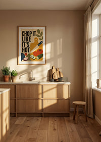 Küchenposter im Retro-Stil mit Gemüse, Schneidebrett und verspielter Typografie.-8
