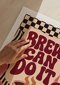 Kaffeeposter im Retro-Stil mit verspielter Typografie und warmen Farben.-9
