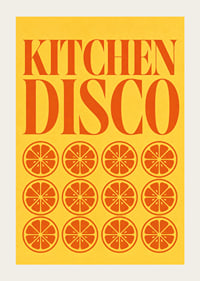 Grafisches Küchenposter mit orangefarbenen Scheiben und einem vom Disco-Stil inspirierten Retro-Flair.-3