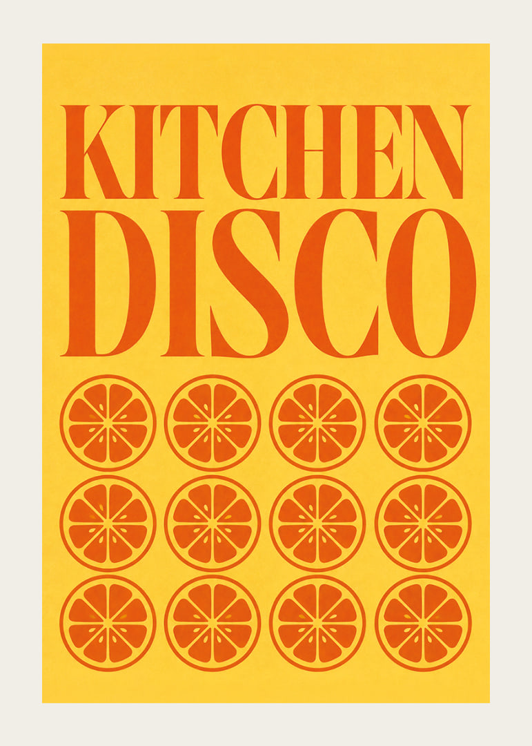 Grafisches Küchenposter mit orangefarbenen Scheiben und einem vom Disco-Stil inspirierten Retro-Flair.-12